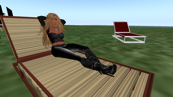Lawn Chaise Beige