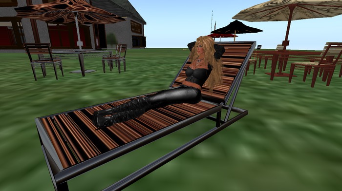 Lawn Chaise Beige