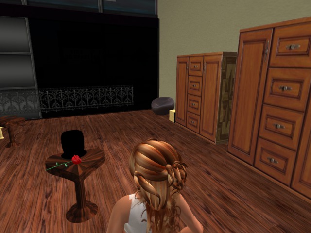 Rosewood table rose and top hat