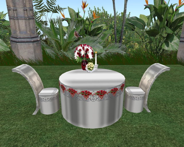 LR Wedding Table with flowers 1 / copy