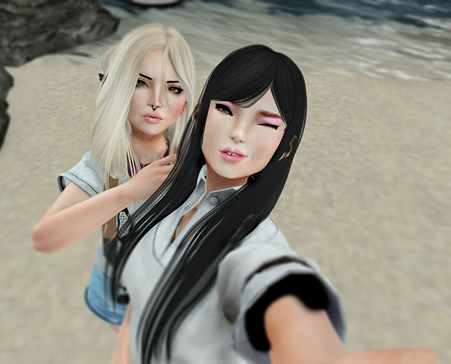 R.O.Z poses "selfie"