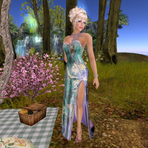Para's Filigree Gown - Aphrodite