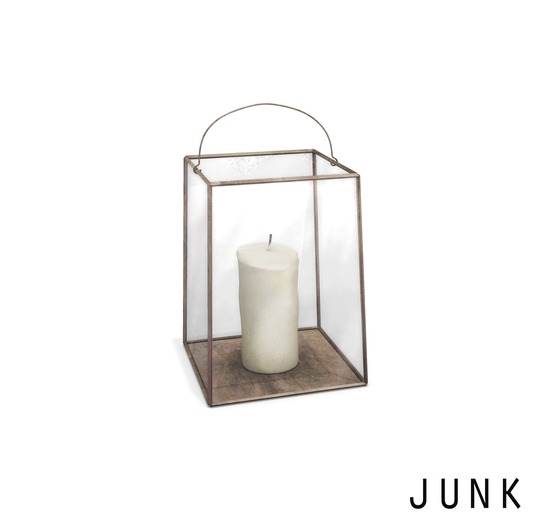 junk. small lantern. gold.