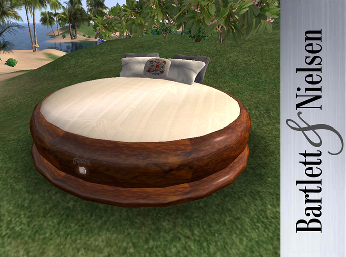 Roundabout bed & Hot Tub
