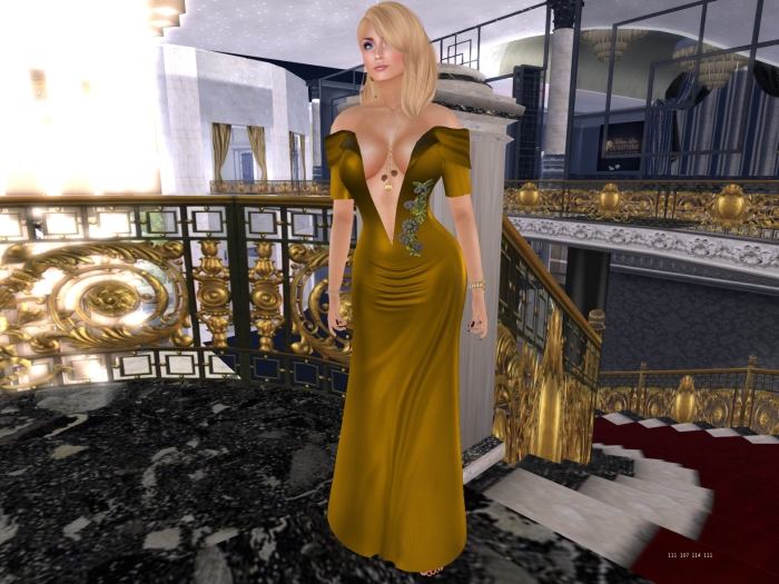*Promo* Para's Busty Deep Cleavage Gown - AppliqueGold