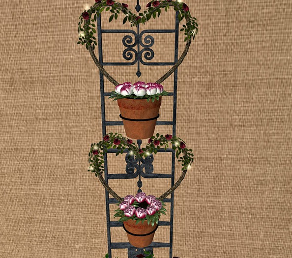 CJ Annika Plant holder with Double Heart Roses + dried Peonys