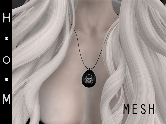 Mesh Pendant With Skull