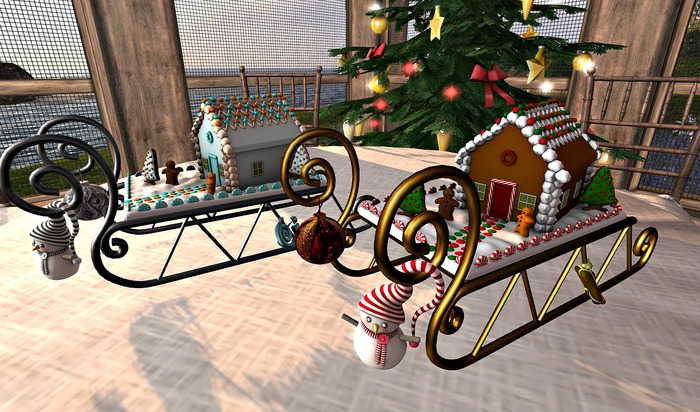 CJ Christmas Gingerbread House on Sleigh silver + gold