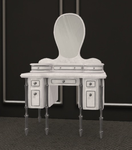 !six o'clock! beauty table