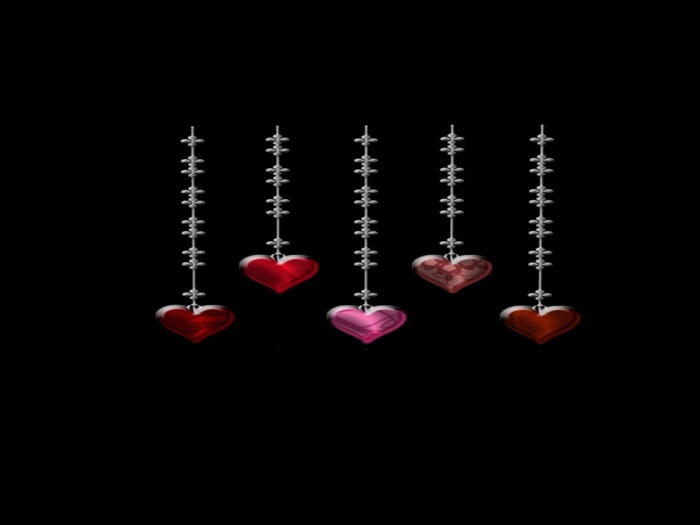 DD Valentines Heart Garland Reds