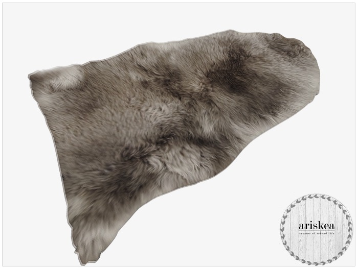 Ariskea[Suren] Fake Fur Rug