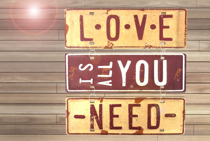 {Q-Essentials} All You Need Plate Decor
