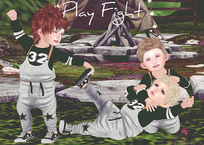 {.: DollFace :.} - Play Fight