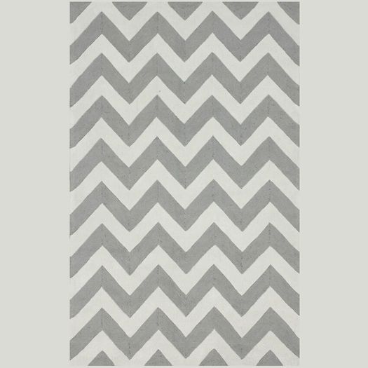 {Q-Essentials} Light Grey Chevron Rug