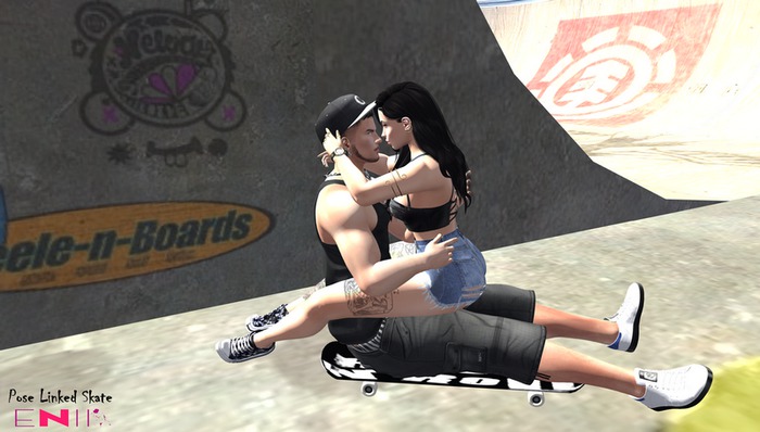 ENIIPose-SkateCouple#2