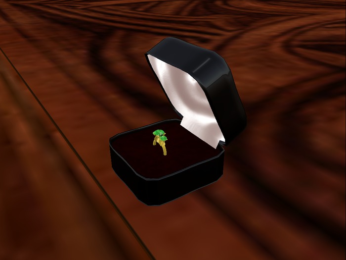 gold ring 3 emerald boxed