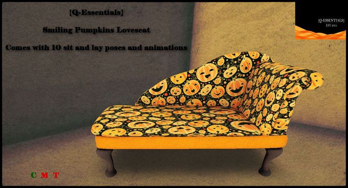 {Q-Essentials}Smiling Pumpkins Loveseat