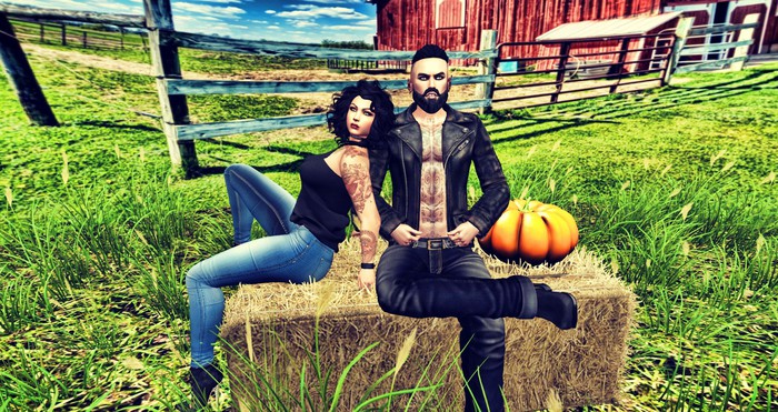 SP:Country Hay Bale Pose Couple