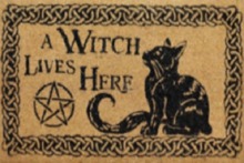 ! RSD ! Door Mat - A Witch lives here!
