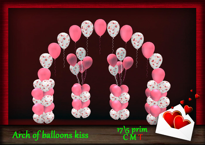 Arch of balloons kiss