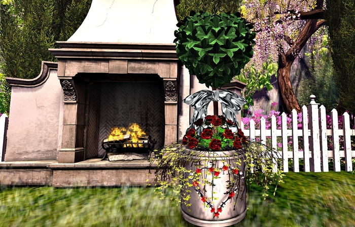CJ Venus Heart Topiary Red Rose Planter Box