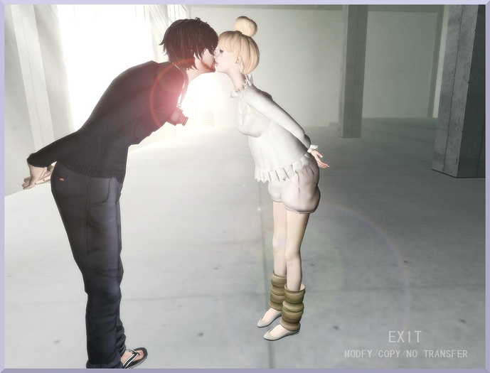 (EXIT)couple pose-23