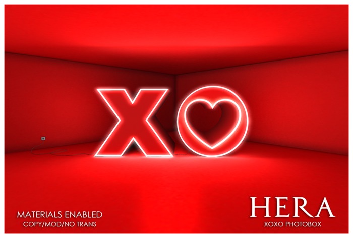 HERA - XOXO Photobox - Red.