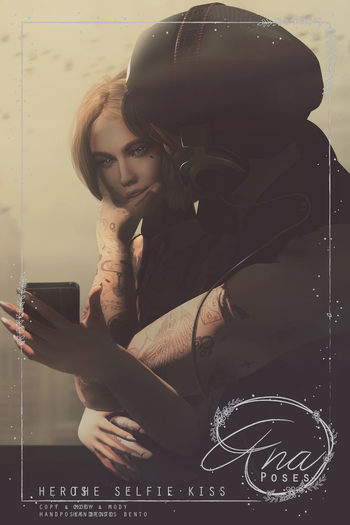 Ana Poses - Selfie Kiss