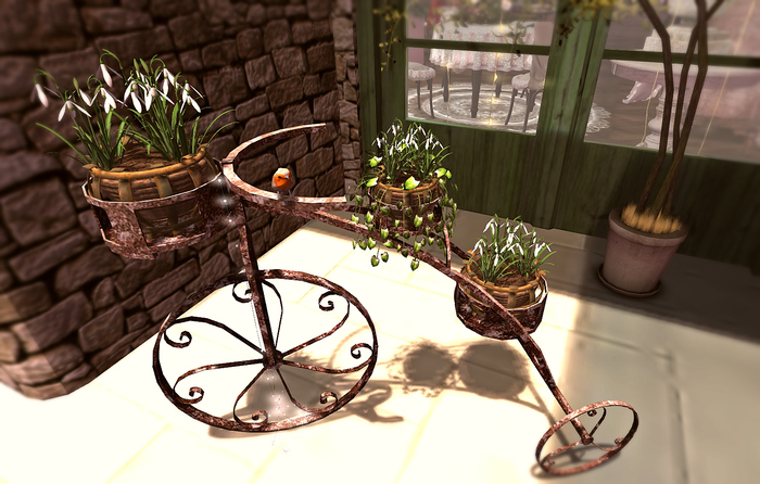 CJ Tricycle Planter with Snowdrops + anim. Bird