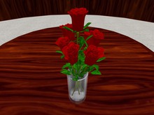 TM Vase of Red Roses