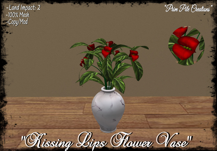 ~PPC~ Kissing Lips Flower Vase BOXED