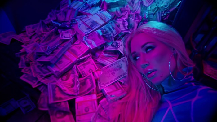 !Kronic! Iggy Azalea - Kream ft. Tyga (Dancer)