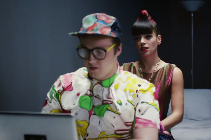 !Kronic! Lily Allen - URL Badman (Dancer)