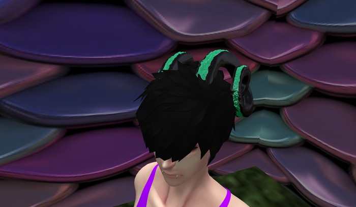 Mesh Crystal Curled Horns