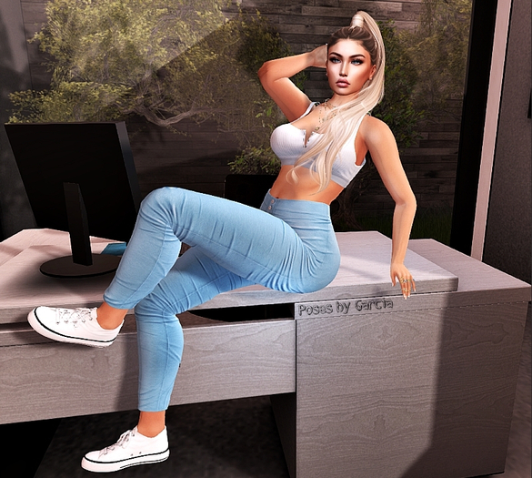 Poses by Garcia <3 Office pose