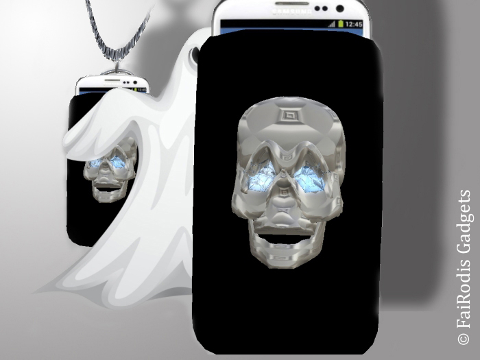 FaiRodis_Smartphone_in_cover_with_silver_chain_MAGICSKULL_pack4