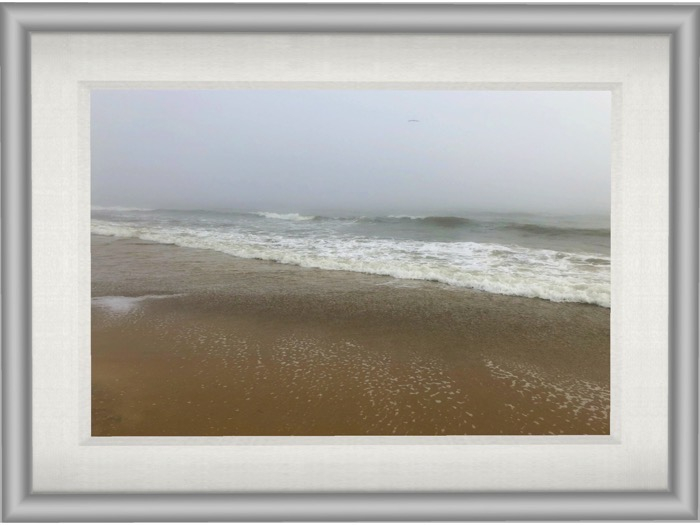 Beach Fog (white mesh frame)