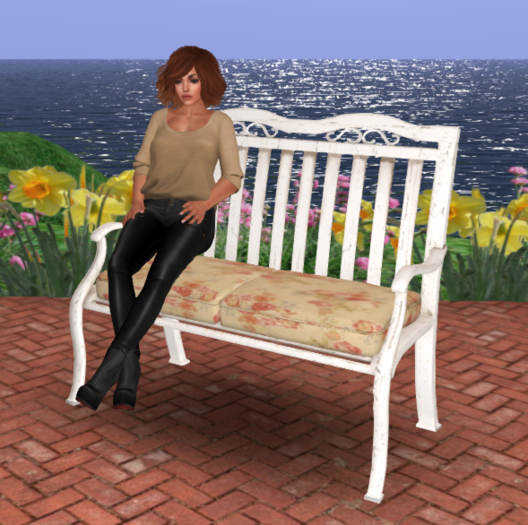 White Shabby Metal Bench w Cuddle Mesh COPY
