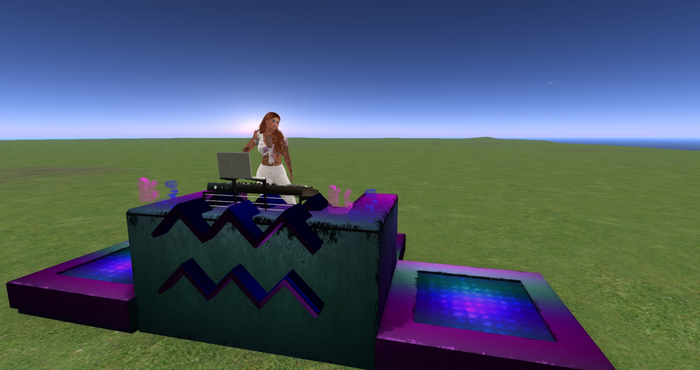 Grunge Wearable DJ Booth_01