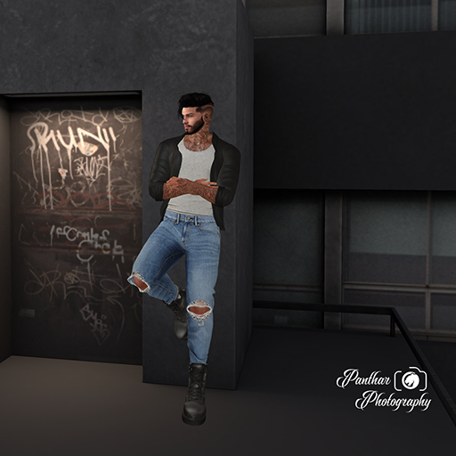 [Panthar Pose] Against the Wall