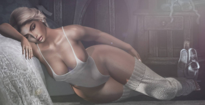{Caress} Laying Lean Pose