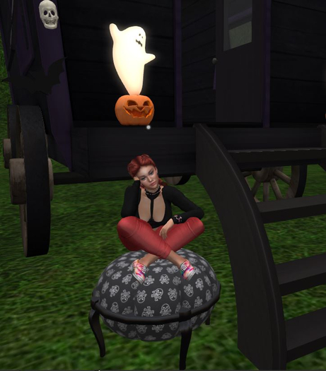 Skulls Pumpkin Stool Boxed