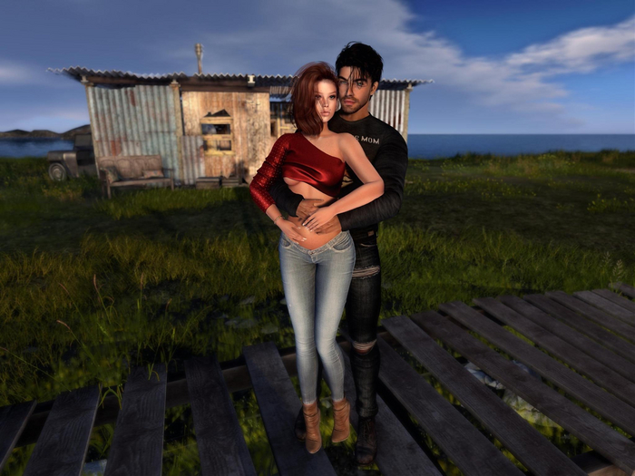 Caline .Pose Couple