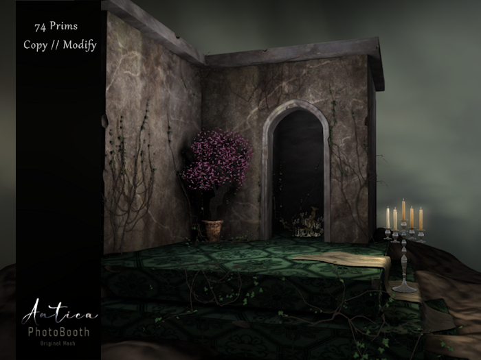 ANTICA Little Gothic Corner Photobooth