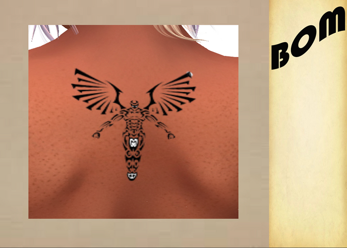 TATTOO BOM, TRIVIAL HUMANO, TATTOO ENTRE OMOPLATOS