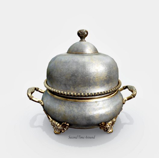 9. Nutmeg. Delicate Glamor Silver Jewelry Box