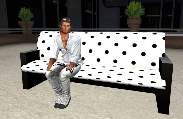 DD Sitting Lounger/bench  (blk/white polka-dot)