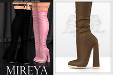 Look At Me. Mireya : sand