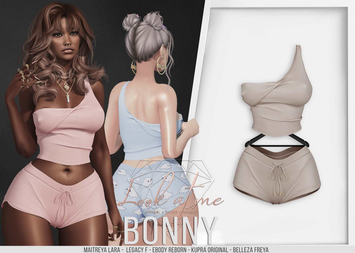 Look At Me. Bonny : nude