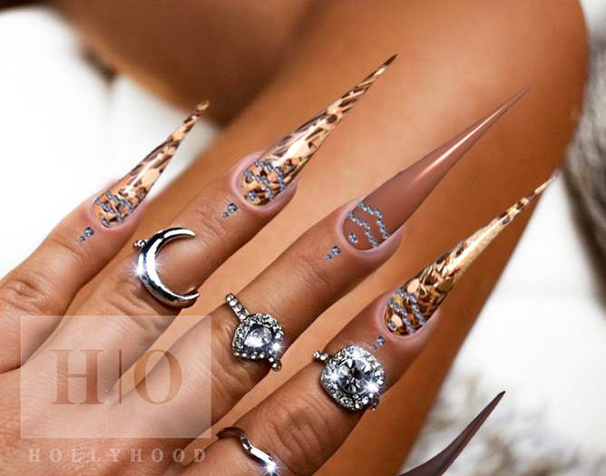 Hollyhood Stiletto Diamond Nails - Savana